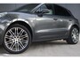 Porsche Macan 2.0 | 21" Turbo Velgen | PCM Nav. | Xenon+ | Rear View Cam. | Orig. NL & Dealer Onderh. |