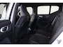 Volvo EX40 Single Motor Extended Range Plus Black Ed. 82 kWh IntelliSafe Assist/Surround - Parkeercamera achter - Harman/Kardon audio - Verwarmde voorstoelen, stuur & achterbank - Parkeersensoren voor & achter - Draadloze tel. lader - Warmtepomp - 20' LMV