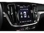 Volvo V60 T8 Plug-in hybrid AWD Ultra Dark | Trekhaak | Panoramadak | Sportstoelen | Long range | 19 Inch |