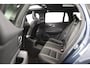 Volvo V60 T8 Plug-in hybrid AWD Ultra Dark | Trekhaak | Panoramadak | Sportstoelen | Long range | 19 Inch |