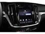 Volvo V60 T8 Plug-in hybrid AWD Ultra Dark | Trekhaak | Panoramadak | Sportstoelen | Long range | 19 Inch |