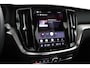 Volvo V60 T8 Plug-in hybrid AWD Ultra Dark | Trekhaak | Panoramadak | Sportstoelen | Long range | 19 Inch |