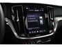 Volvo V60 T8 Plug-in hybrid AWD Ultra Dark | Trekhaak | Panoramadak | Sportstoelen | Long range | 19 Inch |