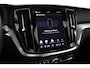 Volvo V60 T8 Plug-in hybrid AWD Ultra Dark | Trekhaak | Panoramadak | Sportstoelen | Long range | 19 Inch |