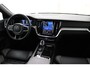 Volvo V60 T8 Plug-in hybrid AWD Ultra Dark | Trekhaak | Panoramadak | Sportstoelen | Long range | 19 Inch |