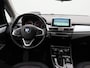 BMW 2-Serie Active Tourer 225i xDrive | ELEKTRISCHE BESTUURDERSSTOEL MET GEHEUGEN | | NAVIGATIE | ACHTERUITRIJCAMERA | HEAD-UP DISPLAY | STOELVERWARMING | PARKEERSENBSOREN VOOR + ACHTER | PARKEERASSISTENT | LED |