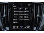 Volvo V60 T6 Recharge AWD R-Design - IntelliSafe Assist - Adaptieve LED koplampen - Parkeercamera achter - Parkeersensoren voor & achter - Elektr. bedienb. voorstoelen met geheugen links - Extra getint glas - Inklapbare trekhaak - 18' LMV