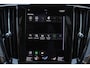 Volvo V60 T6 Recharge AWD R-Design - IntelliSafe Assist - Adaptieve LED koplampen - Parkeercamera achter - Parkeersensoren voor & achter - Elektr. bedienb. voorstoelen met geheugen links - Extra getint glas - Inklapbare trekhaak - 18' LMV