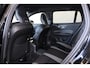 Volvo V60 T6 Recharge AWD R-Design - IntelliSafe Assist - Adaptieve LED koplampen - Parkeercamera achter - Parkeersensoren voor & achter - Elektr. bedienb. voorstoelen met geheugen links - Extra getint glas - Inklapbare trekhaak - 18' LMV