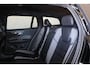 Volvo V60 T6 Recharge AWD R-Design - IntelliSafe Assist - Adaptieve LED koplampen - Parkeercamera achter - Parkeersensoren voor & achter - Elektr. bedienb. voorstoelen met geheugen links - Extra getint glas - Inklapbare trekhaak - 18' LMV