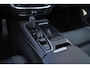 Volvo V60 T6 Recharge AWD R-Design - IntelliSafe Assist - Adaptieve LED koplampen - Parkeercamera achter - Parkeersensoren voor & achter - Elektr. bedienb. voorstoelen met geheugen links - Extra getint glas - Inklapbare trekhaak - 18' LMV