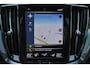Volvo V60 T6 Recharge AWD R-Design - IntelliSafe Assist - Adaptieve LED koplampen - Parkeercamera achter - Parkeersensoren voor & achter - Elektr. bedienb. voorstoelen met geheugen links - Extra getint glas - Inklapbare trekhaak - 18' LMV