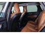 Volvo XC60 T6 Plug-in hybrid AWD Inscription Expression - Panorama/schuifdak - Intellisafe Assist - Full LED - Verwarmbare voorstoelen - Trekhaak semi-elektrisch wegklapbaar - Lederen bekleding - Parkeersensoren achter