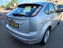 Ford Focus 1.6 Titanium met parkeersensoren en bluetooth telefoon en cruise controle
