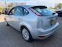 Ford Focus 1.6 Titanium met parkeersensoren en bluetooth telefoon en cruise controle