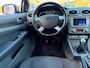 Ford Focus 1.6 Titanium met parkeersensoren en bluetooth telefoon en cruise controle
