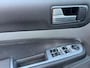 Ford Focus 1.6 Titanium met parkeersensoren en bluetooth telefoon en cruise controle