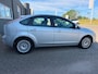 Ford Focus 1.6 Titanium met parkeersensoren en bluetooth telefoon en cruise controle