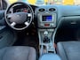 Ford Focus 1.6 Titanium met parkeersensoren en bluetooth telefoon en cruise controle