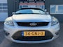 Ford Focus 1.6 Titanium met parkeersensoren en bluetooth telefoon en cruise controle