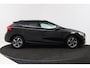 Volvo V40 Cross Country 1.5 T3 Polar+ Luxury (PANORAMADAK, HARMAN/KARDON, TREKHAAK, STOELVERWARMING, CAMERA, PARKEERSENSOREN)