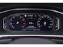 Volkswagen T-Roc 1.5 TSI R-Line Apple Carplay Panodak Stoelverwarming Achteruitrijcamera Digital Display