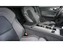 Volvo V60 2.0 163pk B3 R-Design Leder 19inch LM Stoel/Stuurwiel VW. Trekhaak Keyless LED Adaptive Cruise *NL Auto*
