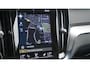 Volvo V60 2.0 163pk B3 R-Design Leder 19inch LM Stoel/Stuurwiel VW. Trekhaak Keyless LED Adaptive Cruise *NL Auto*
