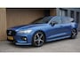 Volvo V60 2.0 163pk B3 R-Design Leder 19inch LM Stoel/Stuurwiel VW. Trekhaak Keyless LED Adaptive Cruise *NL Auto*