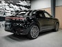 Porsche Cayenne Coupé Black edition Meestr. achteras / 22 inch / sportstoelen / 3e scherm / BOSE