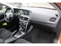 Volvo V40 Cross Country T4 180PK Automaat Kinetic | Adapt. Cruise | BLIS | PDC Achter | Climate Control | Bluetooth | Trekhaak |