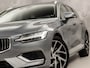 Volvo V60 2.0 T8 Twin Engine AWD Inscription 391Pk Automaat (PANORAMADAK, GROOT NAVI, MEMORY SEATS, GETINT GLAS, STUUR/STOELVERWARMING, CAMERA, TREKHAAK, ELEK ACHTERKLEP, NIEUWSTAAT)