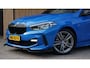 BMW 1-Serie 118i M-Sport *Black Optik* 18inch LM LED Navi Virtual Cockpit Maxton-Kit *Misano Blau Metallic*