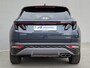Hyundai Tucson 1.6 T-GDI PHEV Premium 4WD / SOH 100% / Fabrieksgarantie tot 05-2027 / Dealer onderhouden / Trekhaak afneembaar / Stoelventilatie / Elektrische achterklep / Trekgewicht 1350 kg / Stuur- Stoel & Achterbank verwarming / Rondomzicht camera /