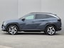 Hyundai Tucson 1.6 T-GDI PHEV Premium 4WD / SOH 100% / Fabrieksgarantie tot 05-2027 / Dealer onderhouden / Trekhaak afneembaar / Stoelventilatie / Elektrische achterklep / Trekgewicht 1350 kg / Stuur- Stoel & Achterbank verwarming / Rondomzicht camera /
