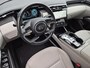 Hyundai Tucson 1.6 T-GDI PHEV Premium 4WD / SOH 100% / Fabrieksgarantie tot 05-2027 / Dealer onderhouden / Trekhaak afneembaar / Stoelventilatie / Elektrische achterklep / Trekgewicht 1350 kg / Stuur- Stoel & Achterbank verwarming / Rondomzicht camera /