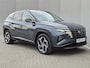 Hyundai Tucson 1.6 T-GDI PHEV Premium 4WD / SOH 100% / Fabrieksgarantie tot 05-2027 / Dealer onderhouden / Trekhaak afneembaar / Stoelventilatie / Elektrische achterklep / Trekgewicht 1350 kg / Stuur- Stoel & Achterbank verwarming / Rondomzicht camera /