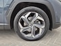 Hyundai Tucson 1.6 T-GDI PHEV Premium 4WD / SOH 100% / Fabrieksgarantie tot 05-2027 / Dealer onderhouden / Trekhaak afneembaar / Stoelventilatie / Elektrische achterklep / Trekgewicht 1350 kg / Stuur- Stoel & Achterbank verwarming / Rondomzicht camera /