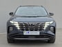 Hyundai Tucson 1.6 T-GDI PHEV Premium 4WD / SOH 100% / Fabrieksgarantie tot 05-2027 / Dealer onderhouden / Trekhaak afneembaar / Stoelventilatie / Elektrische achterklep / Trekgewicht 1350 kg / Stuur- Stoel & Achterbank verwarming / Rondomzicht camera /