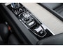 Volvo XC60 T8 390PK Automaat Twin Engine AWD Inscription | Schuif/kanteldak | Adapt. Cruise | Trekhaak | Verw. Voorstoelen | PDC + Camera |