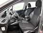 Peugeot 2008 SUV Blue Lion 110pk | Lage kilometerstand! | 100% Dealeronderhouden | Navigatie | Airco | Cruise Control | Parkeersensoren | DAB+ radio | Bluetooth | Apple Carplay / Android Auto | Elektrisch inklapbare spiegels | 16" lichtmetalen velgen |