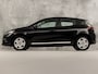 Renault Clio 1.0 TCe Sport (APPLE CARPLAY, GROOT NAVI, PARKEERSENSOREN, LM VELGEN, SPORTSTOELEN, CRUISE, LANE ASSIST, NIEUWSTAAT)