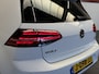 Volkswagen Golf 1.5 TSI HIGHLINE 131PK ADAPTIVE CRUISE CONTROL NAVIGATIE CLIMATE CONTROL APPLE CARPLAY/ANDROID BLUETOOTH TELEFOON ACHTERUITRIJCAMERA ZEER MOOI !!