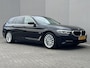 BMW 5-Serie Touring 530e Business Edition Plus / Dealer Onderhouden / Head- Up Display / Stoelverwarming / Achteruitrijcamera / 1.700 kg trekgewicht / Navigatie / Apple Carplay & Android Auto / Climate Control / 18"LM Velgen /