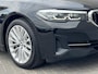 BMW 5-Serie Touring 530e Business Edition Plus / Dealer Onderhouden / Head- Up Display / Stoelverwarming / Achteruitrijcamera / 1.700 kg trekgewicht / Navigatie / Apple Carplay & Android Auto / Climate Control / 18"LM Velgen /
