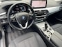 BMW 5-Serie Touring 530e Business Edition Plus / Dealer onderhouden / 1.700 kg trekgewicht / Navigatie / Apple Carplay Android / HUD / Stoelverwarming / Climate Control / Camera / Parkeer assistent / 18"LM wielen /