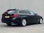 BMW 5-Serie Touring 530e Business Edition Plus / Dealer onderhouden / 1.700 kg trekgewicht / Navigatie / Apple Carplay Android / HUD / Stoelverwarming / Climate Control / Camera / Parkeer assistent / 18"LM wielen /