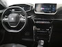 Peugeot e-2008 EV Allure Pack 50 kWh 136PK | Achteruitrijcamera | Navigatie | Apple carplay Android auto | Climate control | LED| DAB | 17"LMV