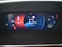Peugeot e-2008 EV Allure Pack 50 kWh 136PK | Achteruitrijcamera | Navigatie | Apple carplay Android auto | Climate control | LED| DAB | 17"LMV