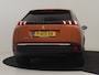 Peugeot e-2008 EV Allure Pack 50 kWh 136PK | Achteruitrijcamera | Navigatie | Apple carplay Android auto | Climate control | LED| DAB | 17"LMV